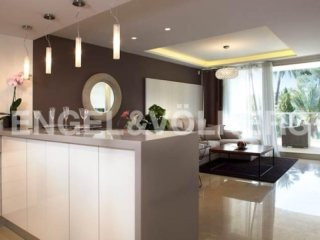 Luxury Apartment 3 Bed 2 Bath In Front..