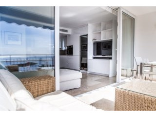 Charming Sea View Apartment In Illetas