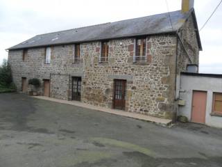 Countryside Property with Garage