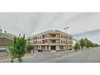 * EXCEPTIONAL 3 BED FULLY FURNISHED..