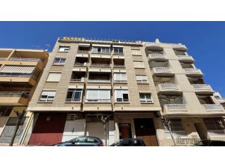 Piso en segunda planta con ascensor en Torrevieja. 120 m2..