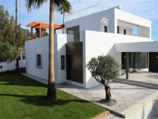 5 Bedroom Villa For Sale On The Golden..