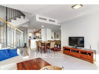 Bungalow with 4 bedrooms 4 bath and..