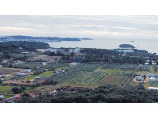 Rovinj - zemljište s pogledom na stari grad, more i otoke 9.