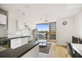 2 Bedroom Purpose Built, Leasehold