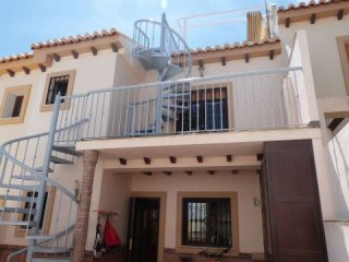 5 bedroom, 3 bathroom Townhouse, (build..