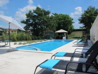 KRASNA NOVA VILLA NA VELIKOJ OKUĆNICI