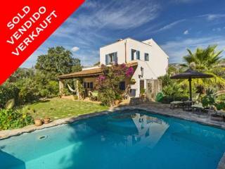 *SOLD* Idyllic country property with..
