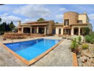 4 Bedrooms - Finca - For Sale