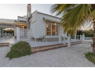 3 Bedroom 2 Bathroom Villa In..