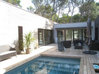 Contemporary Villa With Swimming Pool