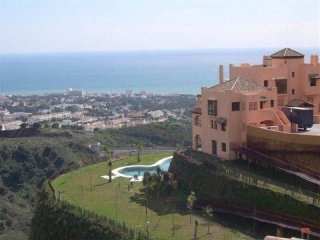 2 Bedroom Middle Floor Apartment