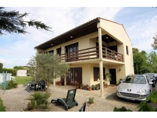 Contemporary Villa With Fine..