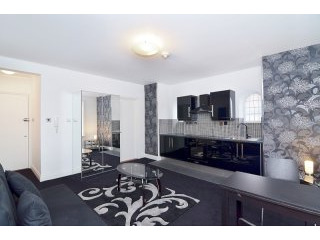 A Smart And Bright Studio Flat With A..
