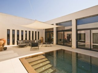 Minimalistic Environment-Friendly..