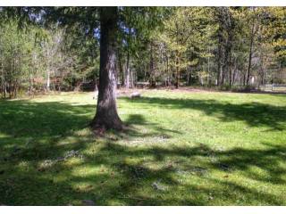 Land - 1.09 acre parcel with large..