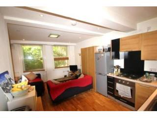 3 Bed Flat/Apartment To Let in London