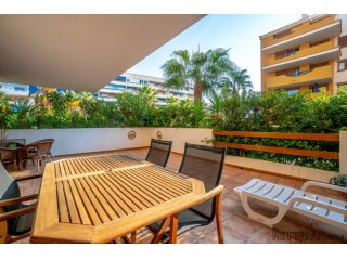Apartamento con orientación este en planta baja en La..