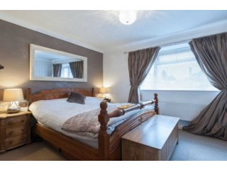 31 Sugden Road Thames Ditton Surrey KT7..