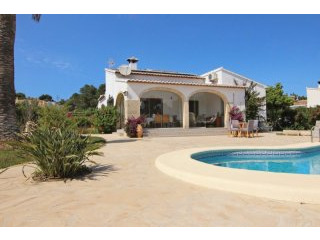 Beautifully renovated 3 bedroom villa..