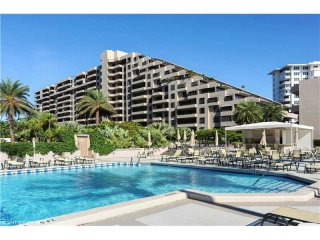 2 bedroom Flat For Sale: 251 Crandon..