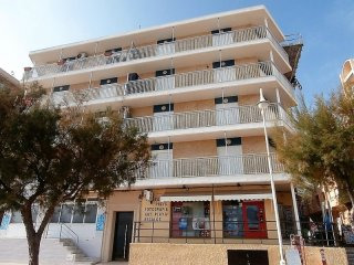 3 bedroom, 1 bathroom Apartment, (build..