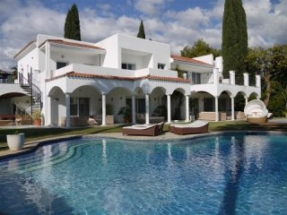 9 Bedroom Villa For Sale In Atalaya Rio..