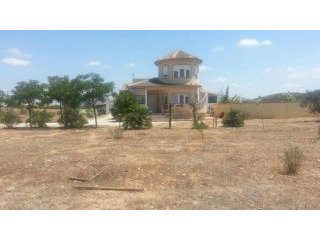 4 bedroom villa with pool near Pinoso..