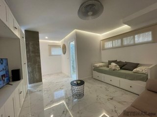 Apartamento reformado y con piscina comunitaria a unos..