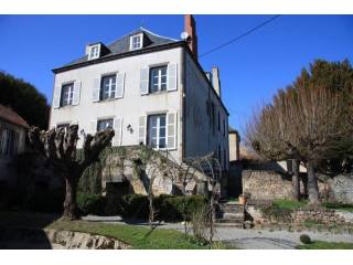 5 bedroom House For Sale: 63700..