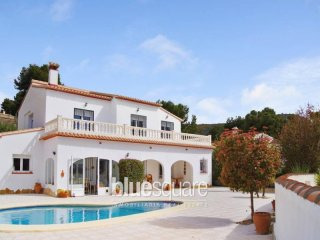 Spacious 5 Bed Villa in El Portet..