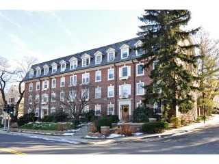 2 bedroom Commercial Property For Sale:..
