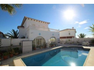 4 Bedrooms - Villa - Alicante - For Sale