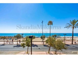 Ett stenkast från stranden i Fuengirola finner vi denna..