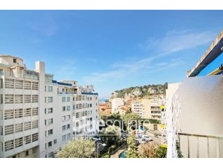 Top floor 3-bedroom apartment - Nice..