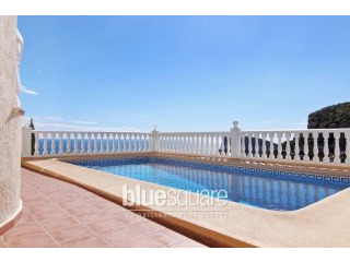 Traditional front line villa with..