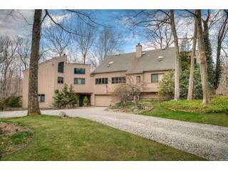 4 bedroom Residence For Sale: Pound..