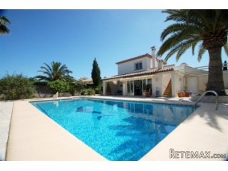 Beautiful, luxury Villa in a quiet residential area of Els..