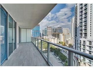 2 bedroom Flat For Sale: 1100 S MIAMI..