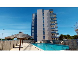 Apartamento en primera planta con piscina comunitaria..