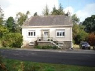 Renovated 2 bed with 1 hec of land 3km..