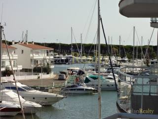 Spectacular apartment located between..
