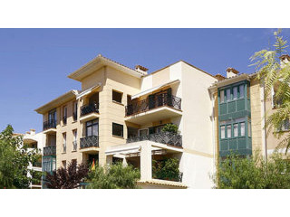 Spacious 3 bedroom apartment with views..