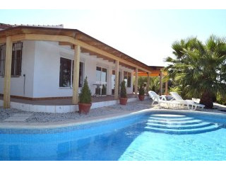 Villa for Sale in Moclinejo 550.000..