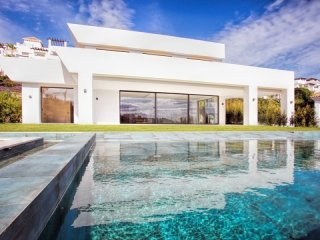 5 Bedrooms - Villa - Malaga - For Sale