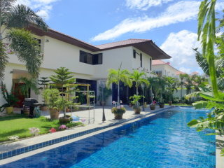 Paradise Villa: modern, large 5 bedroom..