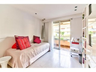Modern Bright Apartment With A..