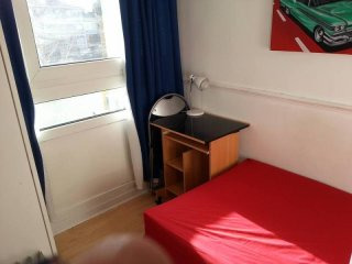 Single Room 4 Min Via Metro To Canary..
