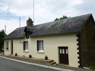 2 Bed House in Nice Village