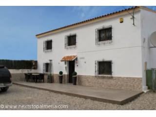 Reformed 5 bedroom cortijo - La Perla..